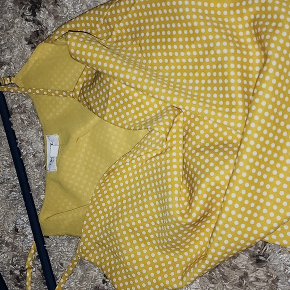BLU PEPPER adjustable poly spagetti tank yellow and white polka dot 💛 - Picture 4 of 4